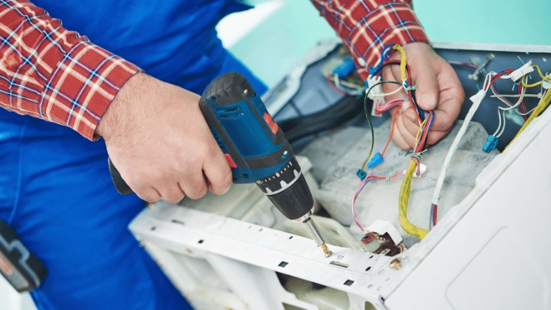 Bayraklı Mitsubishi Mitsubishi çamaşır makinesi kart tamiri – Su almama arızası orijinal parça ile giderildi. - Teknik servis örneği